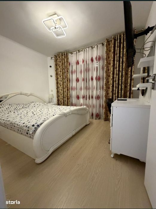 De vanzare apartament spatios cu 4 camere
