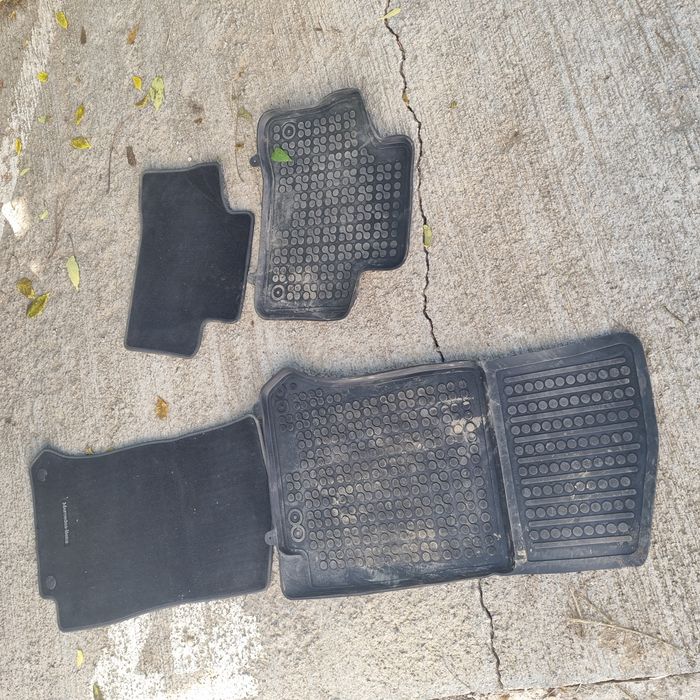 Vând sau schimb presuri set 4 covorașe auto Mercedes Benz glc Amg