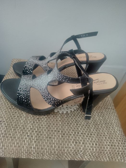 Preț 400 lei.Usor negociabil