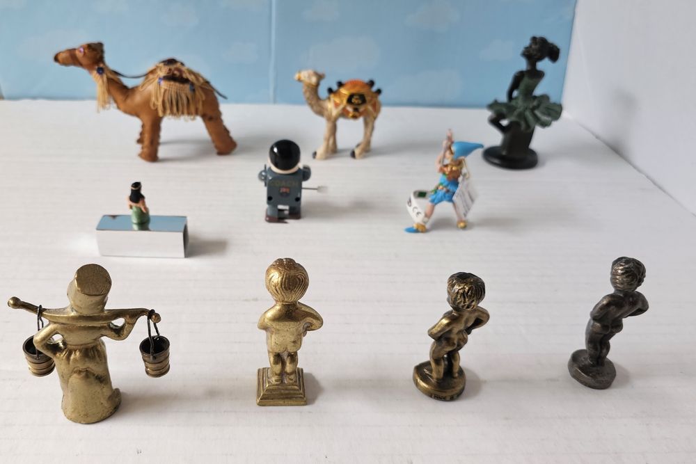 Lot figurine din bronz și alte materiale