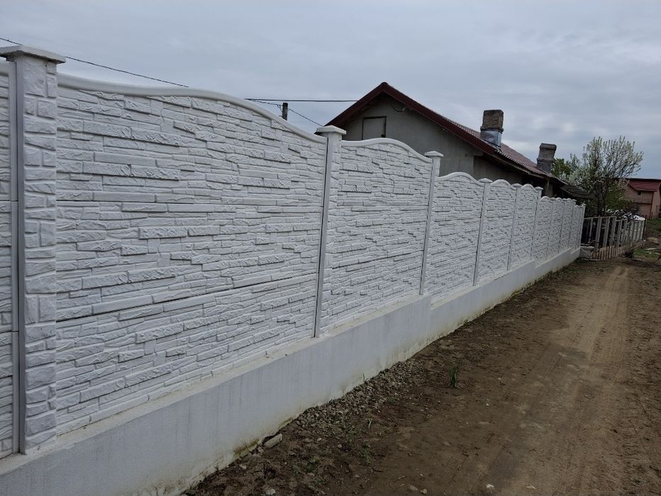 Gard din plăci de beton