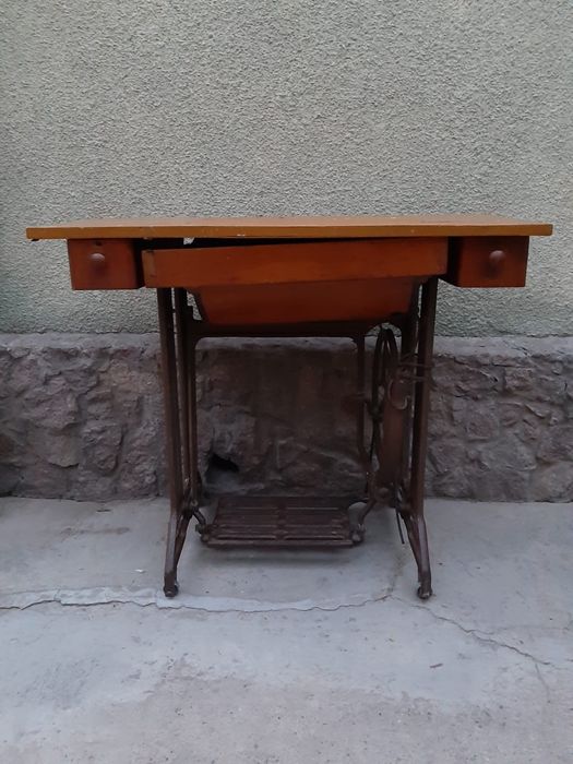 Продам швейную машинку