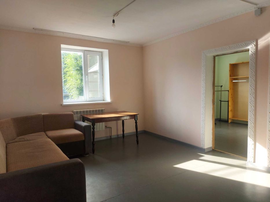 Сдам первый этаж жилого дома под бизнес 80 кв.м.