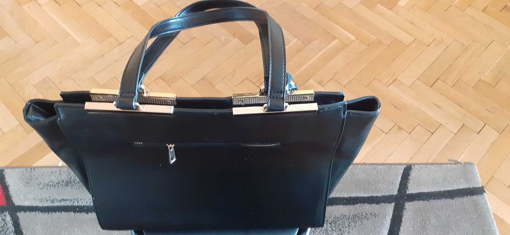 НАМАЛЕНИЕ.- Черна дамска чанта