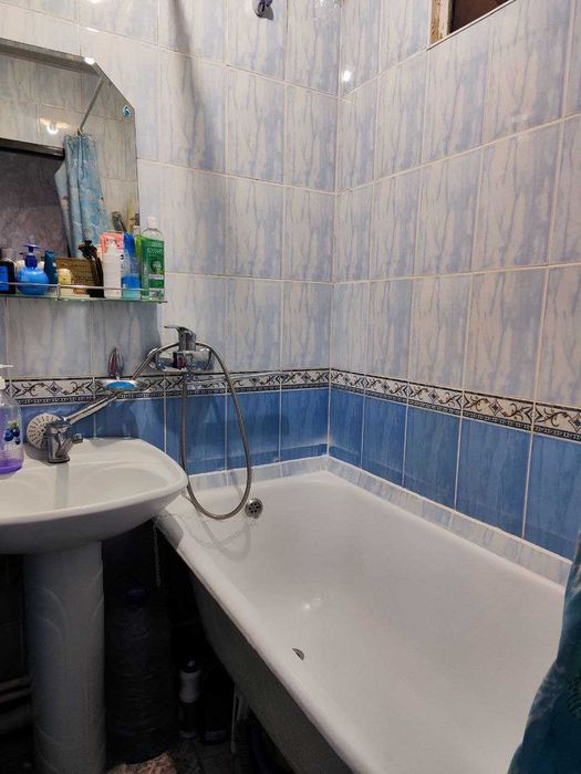 Олмазор туманида 3 хонали уй сотилади! 3х ком. квартира на Кара камыше