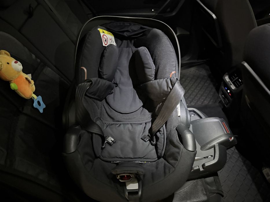 Vând scoică Stokke iZi Go Modular by BeSafe cu baza Isofix