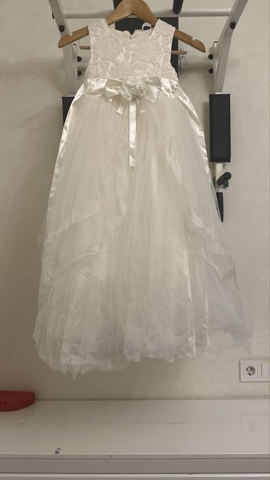 Продается платье для девочек по низким ценам.