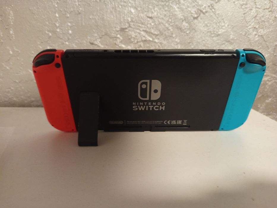 Nintendo Switch – отлично състояние + 3 игри