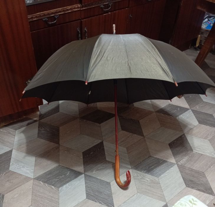 Продается зонт Б/У