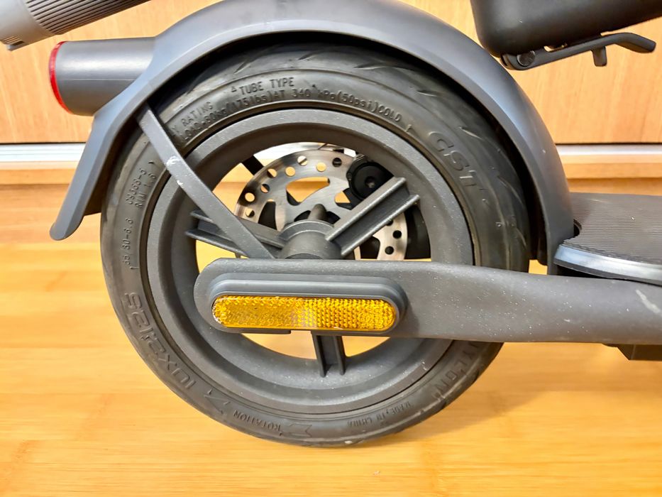 Trotinetă electrică Navee V50i Pro – ca nouă, doar 86 km, garanție 1 an