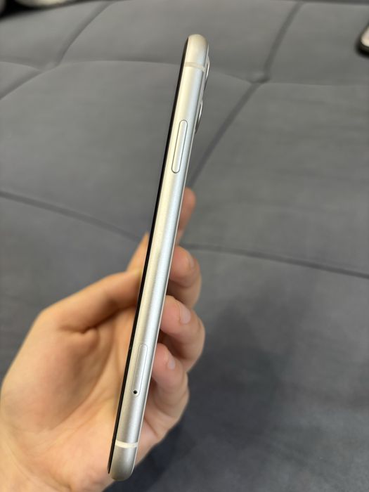 Iphone 11 белый.
