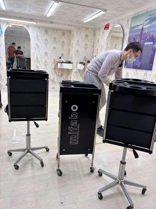 Помошник парикмахера