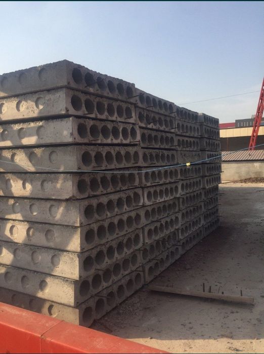 Бетон плиталар сотилади.