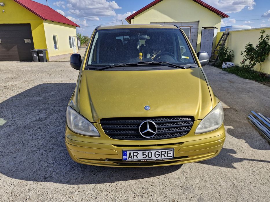 Inchiriez microbus 8+1 locuri Mercedes Vito