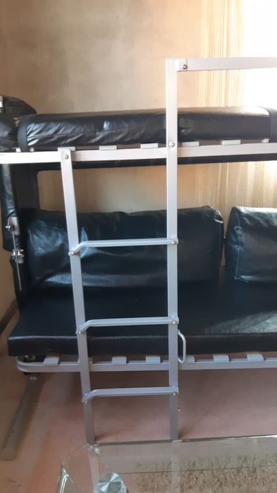 Диван коженый раскладной