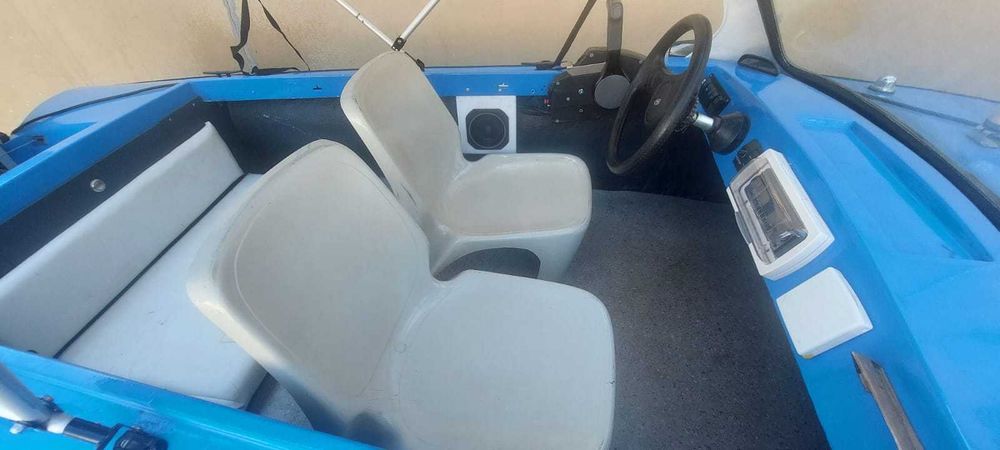 Barca fibra cu motor si peridoc