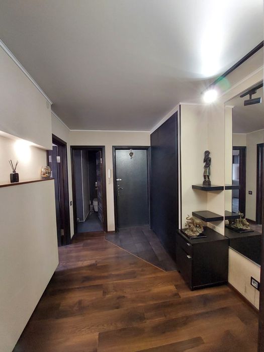 Продам 3 комн квартиру район Достык Молл