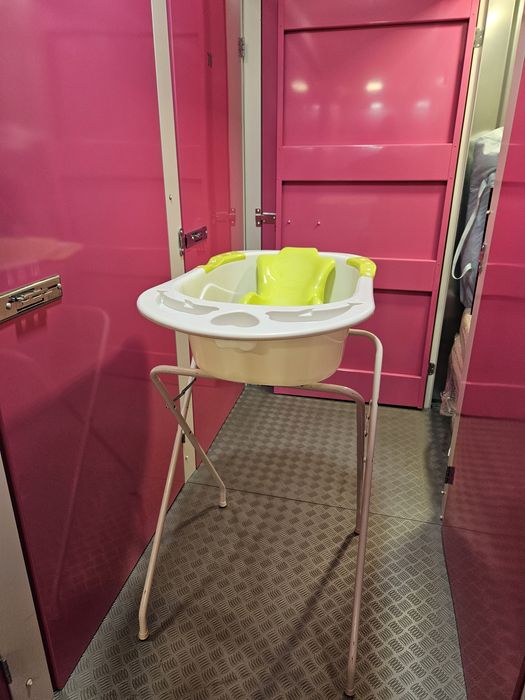 Бебешка вана със стойка