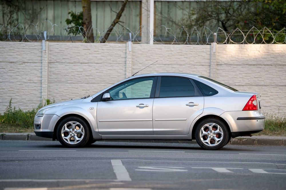 Ford Focus sedan , benzina ,1.6 unic proprietar