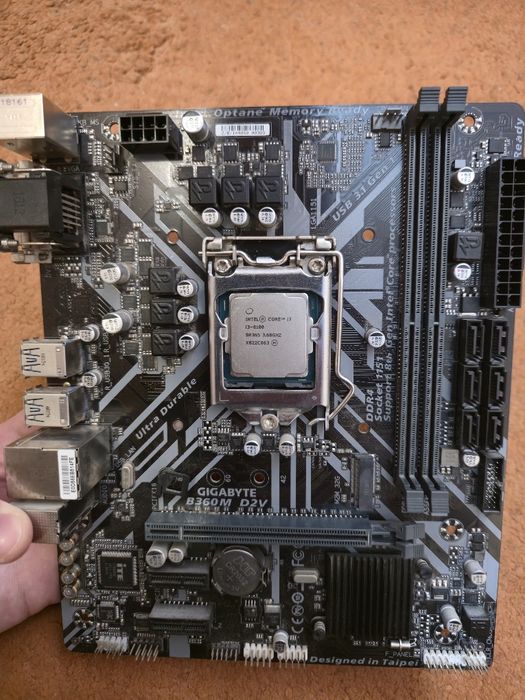 Gigabyte B360M D2V + Intel i3-8100