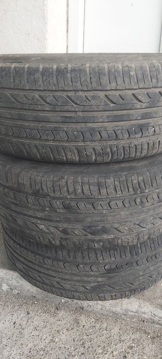Vand 3 anvelope 205/55/R16 ,tot pachetul la 100 ron