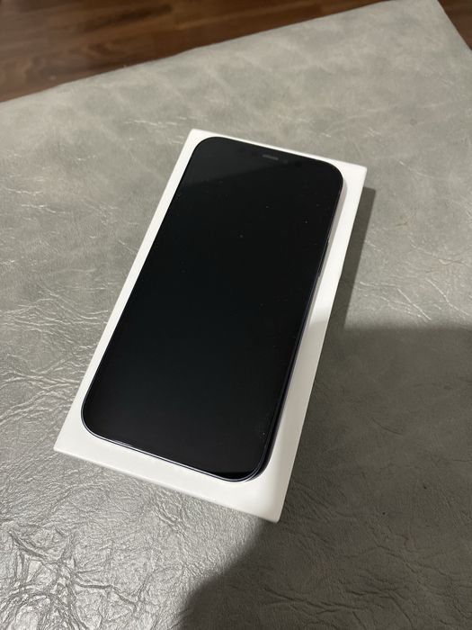 Iphone 12 pro max si iphone 12