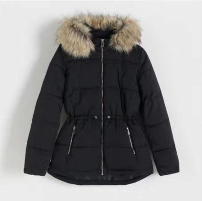 Яке с пух на качулката