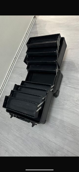 Бьют Кейс чемодан с роликом