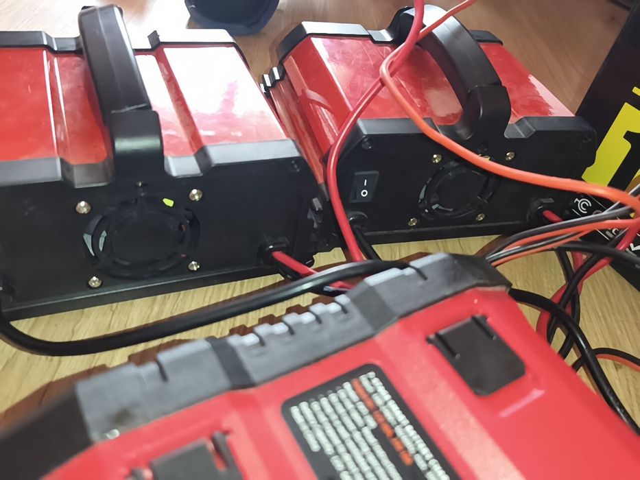 Зарядно за lifepo4 и всички видове батерии. 12v24v