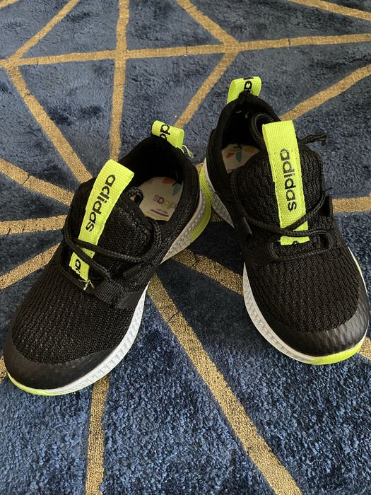 Adidași mărime 25-interior 13.5 cm
