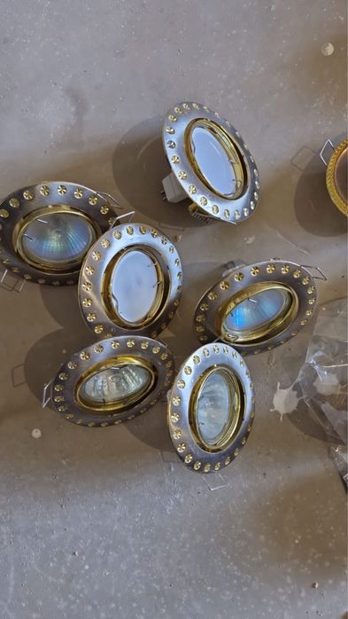 Продам точечные светильники(лампы,софиты)