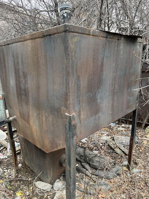 Продам металлическую емкость