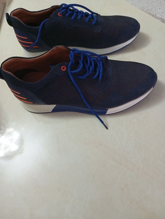 Erkaklar poyabzali kiyilmagan yangi