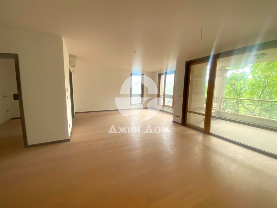 Продава се Тристаен апартамент в к.к. Слънчев бряг - 280 кв.м за 1322 €/кв.м - Снимка #1