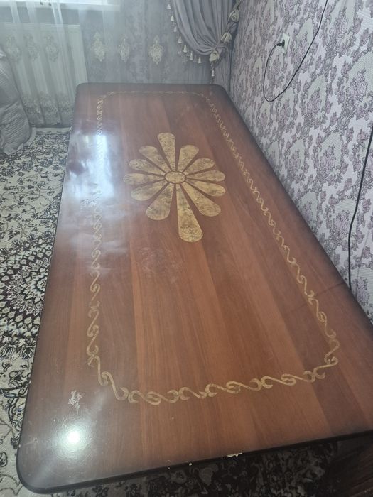 12 kishilik stol sotiladi srochno