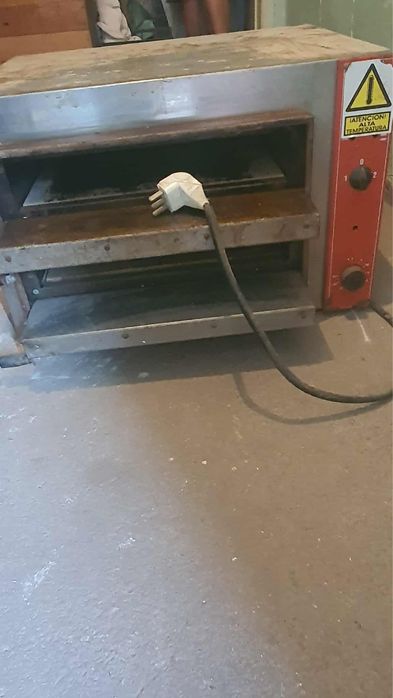 Фурна за пици на две нива