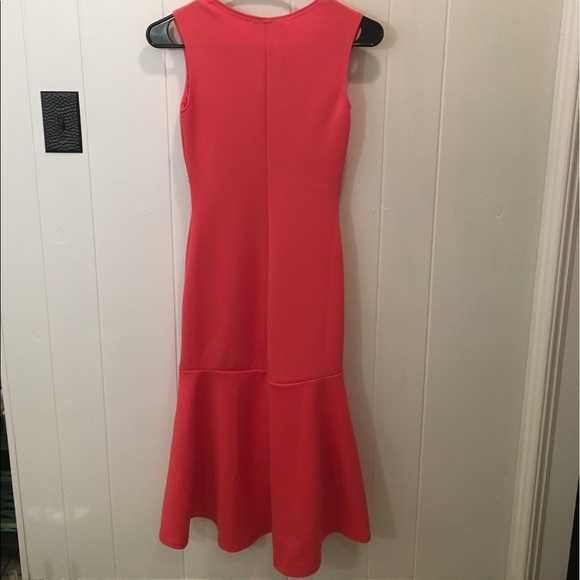 Нова рокля Club of London