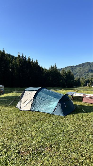 Cort de familie Quechua (4 persoane, cu living) - Stare impecabila