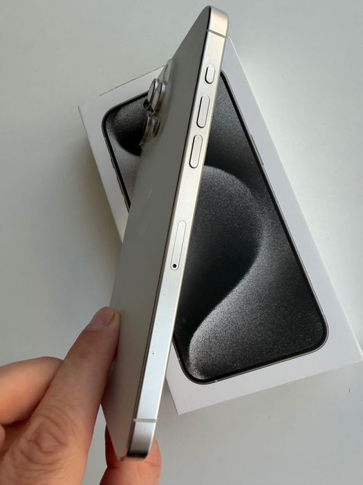 Iphone 15pro max Бял 256gb 1 год. гаранция Батерия на 100% !