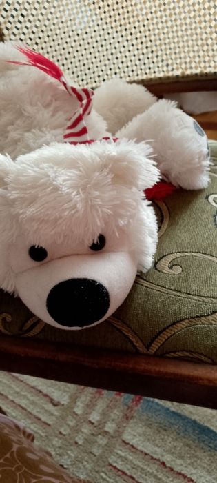 Мягкая игрушка белый медведь.