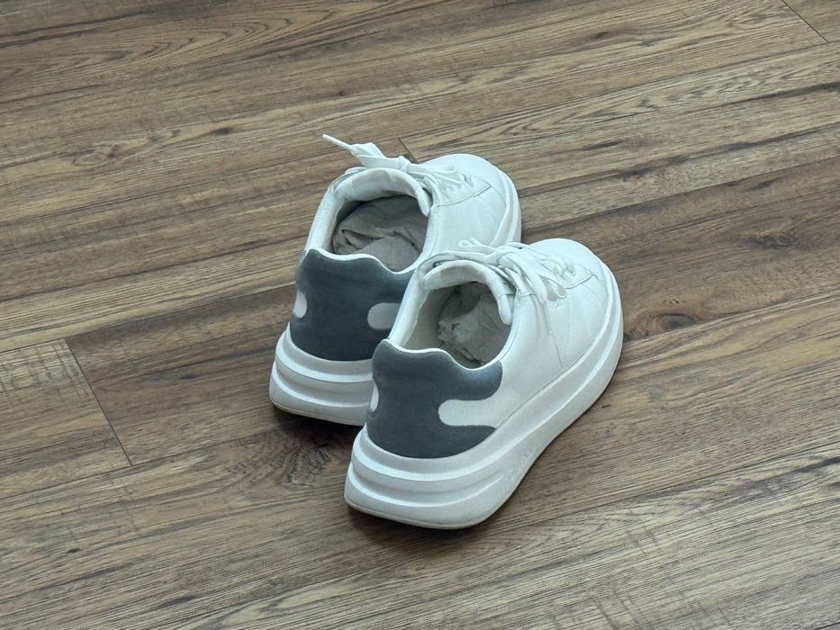 Бели кецове Guess Alba 42 номер