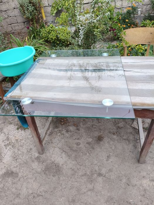 Продам стол требует ремонта