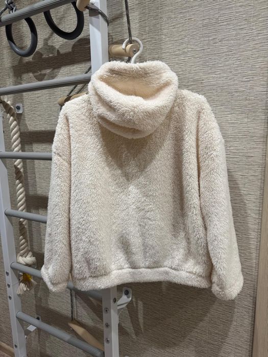 Ветровка, куртка, шубка на девочку