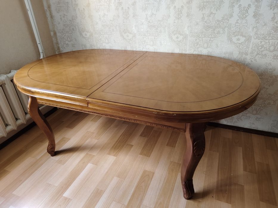 Стол для гостиной