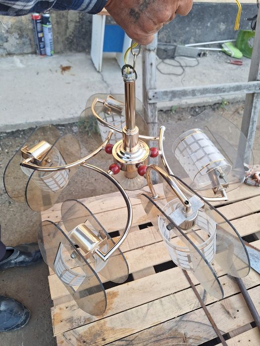 Продаётся люстра