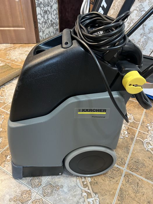 Продам Коврочистку Карчер