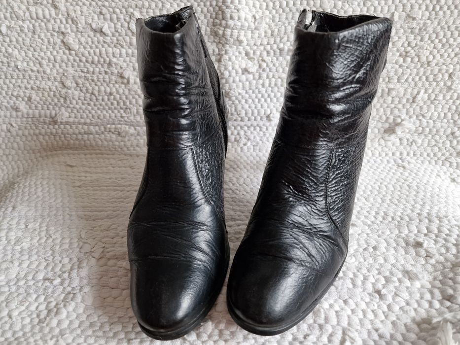 Botine din piele lacuita