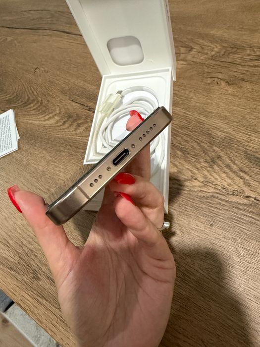 Iphone 16 Pro Gold