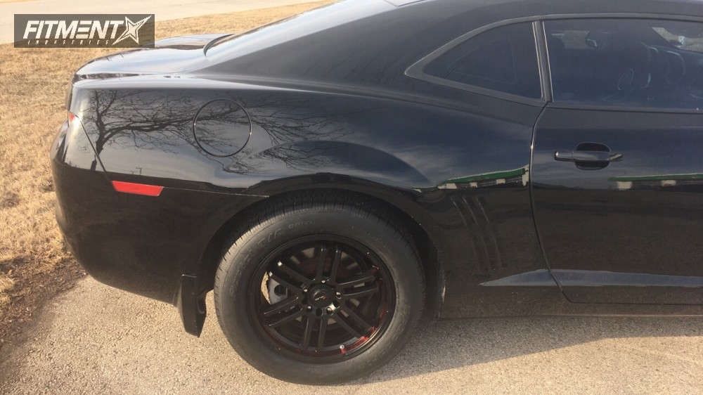 Продам комплект летних шин для camaro