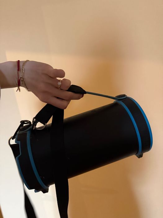 Boxă portabilă. Se aude foarte tare